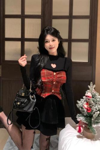 Real shot of the dream cat, black and red plaid waist suspender dress, black love bottoming shirt suit