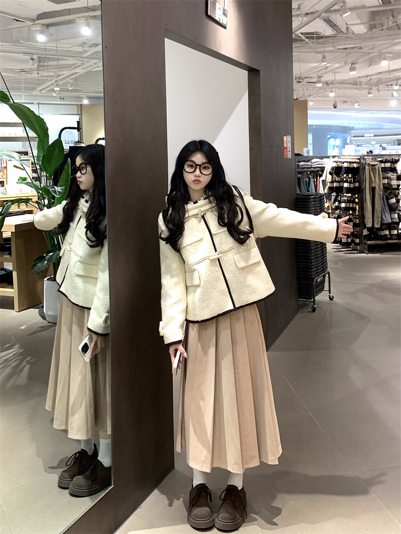 實拍#白綿羊毛撞色邊牛角扣連帽大衣女秋冬外套+高腰百褶長裙