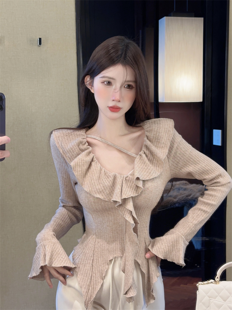 Actual shot Korean style ruffled V-neck waist cropped top
