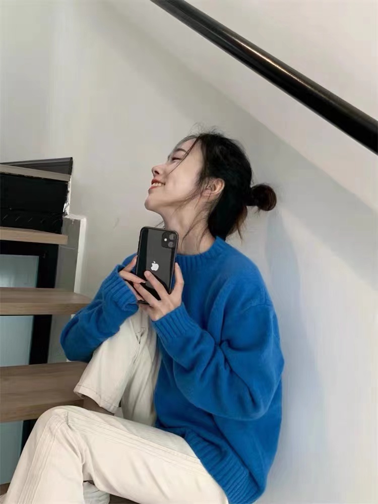 2023新款克萊因藍圓領套頭寬鬆毛衣女秋冬打底針織慵懶上衣軟糯