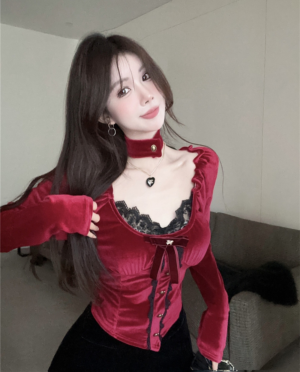 Real shot of new hot girl square neck lace stitching bow top French velvet shirt