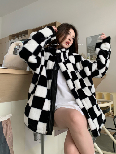 Real shot of design retro reversible checkerboard PU fur plush cotton semi-warm jacket