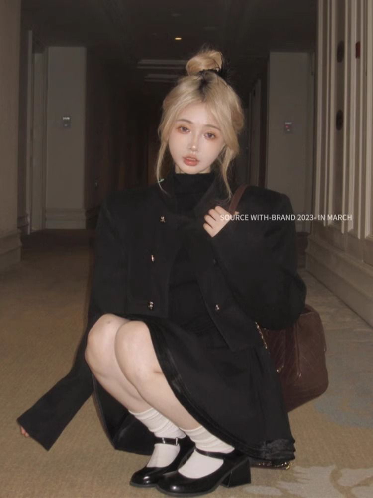 Black stand-up collar short coat for women autumn and winter 2023 new gold style shoulder pad short cardigan double breasted top