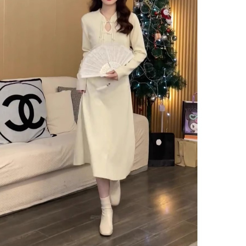 新中式國風復古盤扣裙子女秋冬設計感小香風針織連衣裙