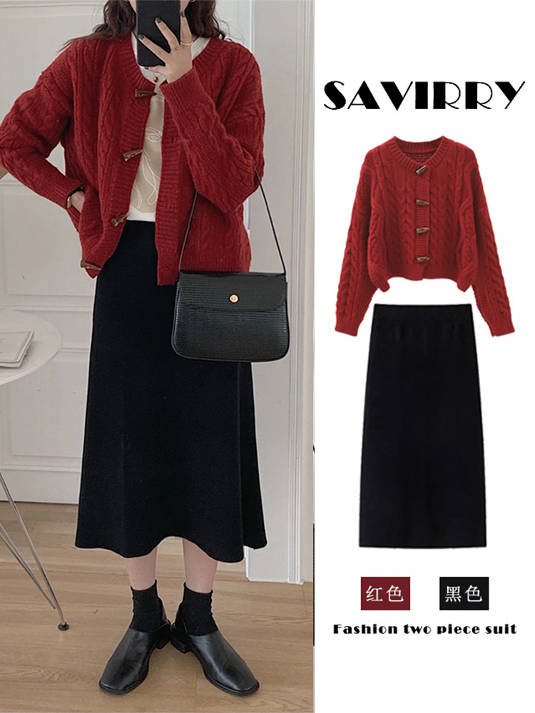 紅色連衣裙子女2024新款龍年本命年衣服聖誕戰袍牛角扣開衫兩件套