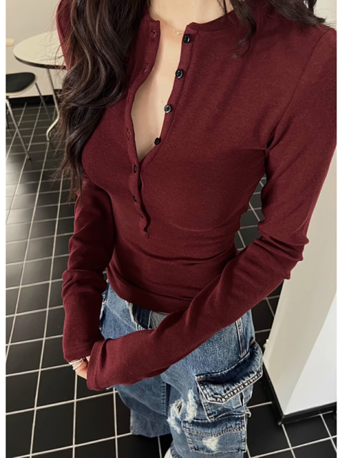 純欲辣妹長袖T恤酒紅色v領內搭打底衫女修身緊身正肩短款上衣