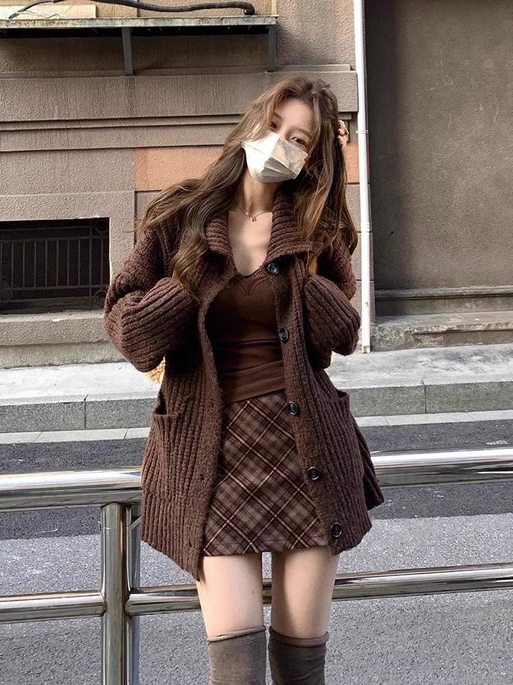 秋冬季小個子茶系穿搭慵懶風開衫毛衣格子半身短裙高級感兩件套裝