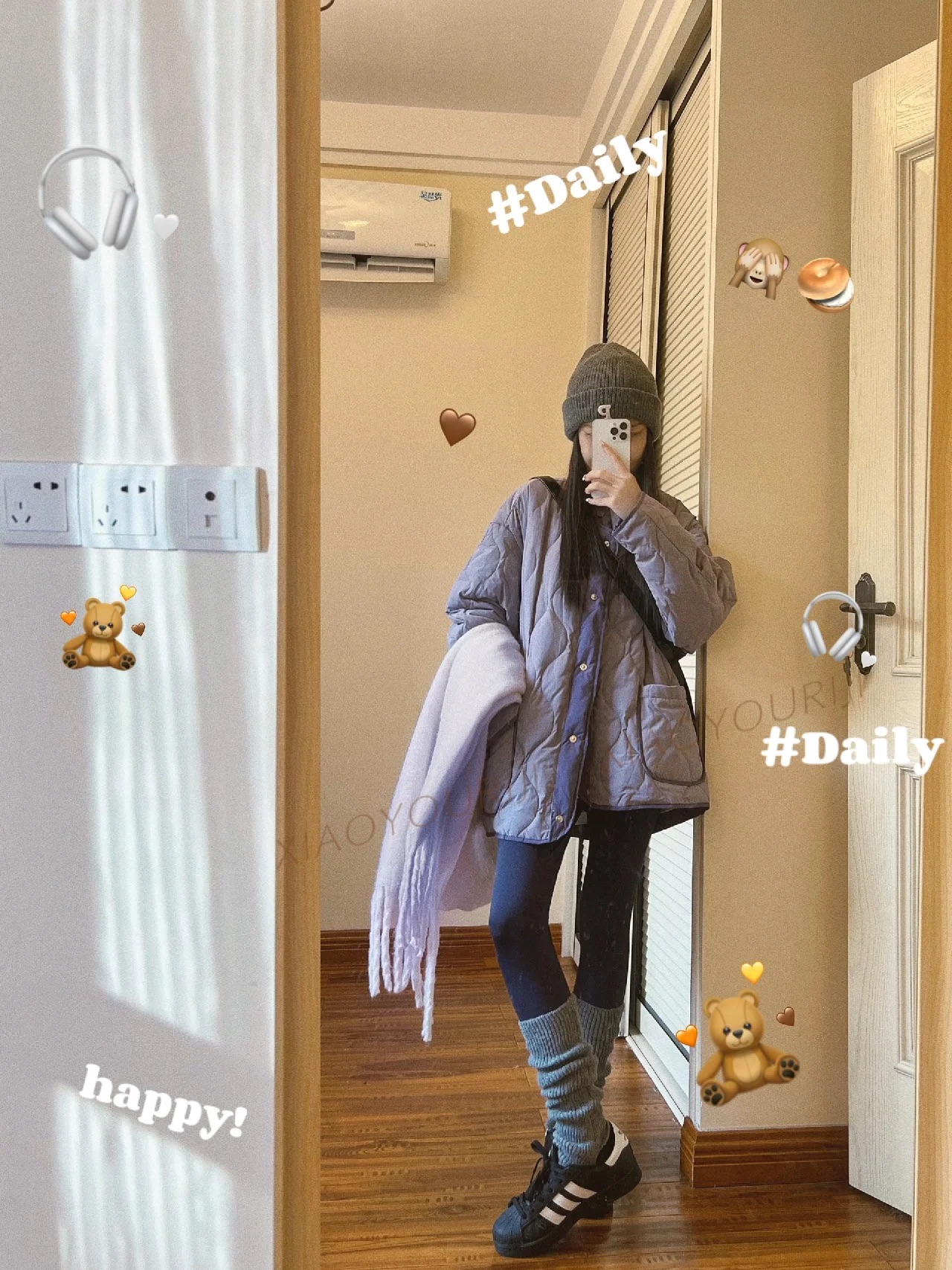 Small rhombus down jacket for women in winter 2023 new design niche loose taro purple jacket top