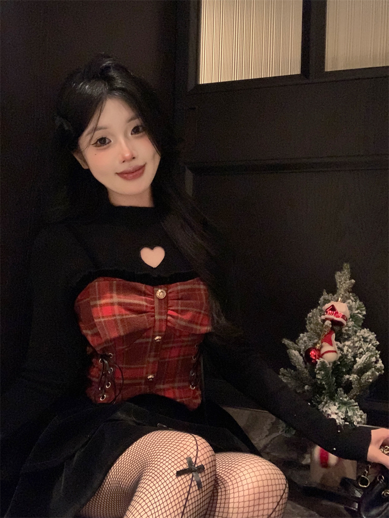 實拍 夢中情貓 黑紅色格紋收腰吊帶連衣裙黑色愛心打底衫套裝