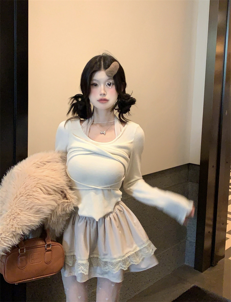 Real shot of irregular spliced ​​velvet top, versatile swan neck halter top + velvet cake skirt