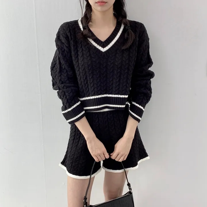 chic 韓版秋冬時尚休閒V領毛針織衫+甜美百搭短褲套裝女