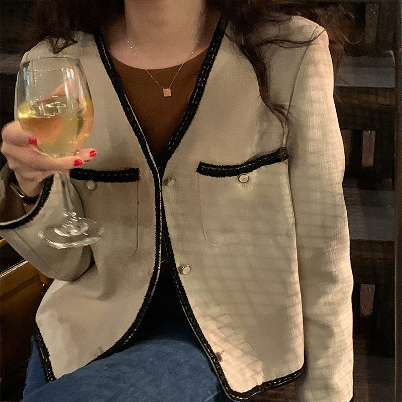 Actual shot of spring and autumn casual temperament jacket for women Korean style loose and versatile casual short v-neck long-sleeved small fragrance top