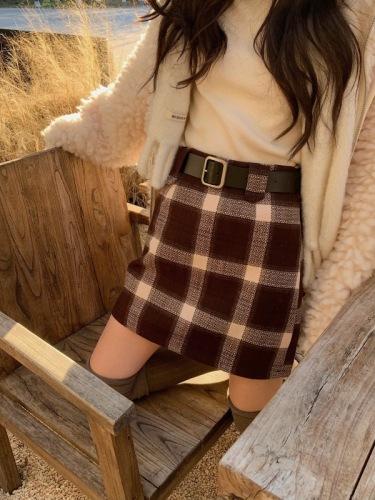 Actual shot of checkered contrasting brown plaid woolen skirt for women winter style high-waisted simple versatile A-line skirt