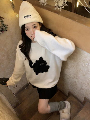 Real shot ~ off-shoulder kitten sweater for women, autumn and winter niche design, loose knitted sweater top, trendy