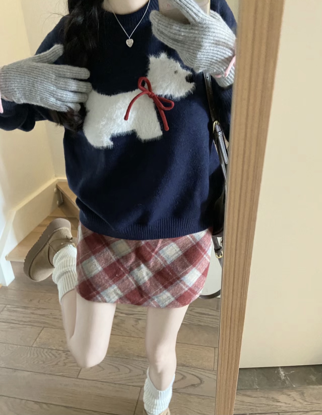 深冬裝搭配一整套2024女新款龍年本命年新年小狗紅格裙子戰袍套裝