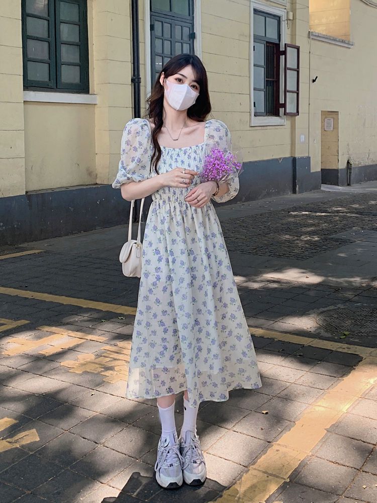 法式方領碎花泡泡袖連衣裙女夏顯瘦感休閒設計小個子溫柔風長裙子