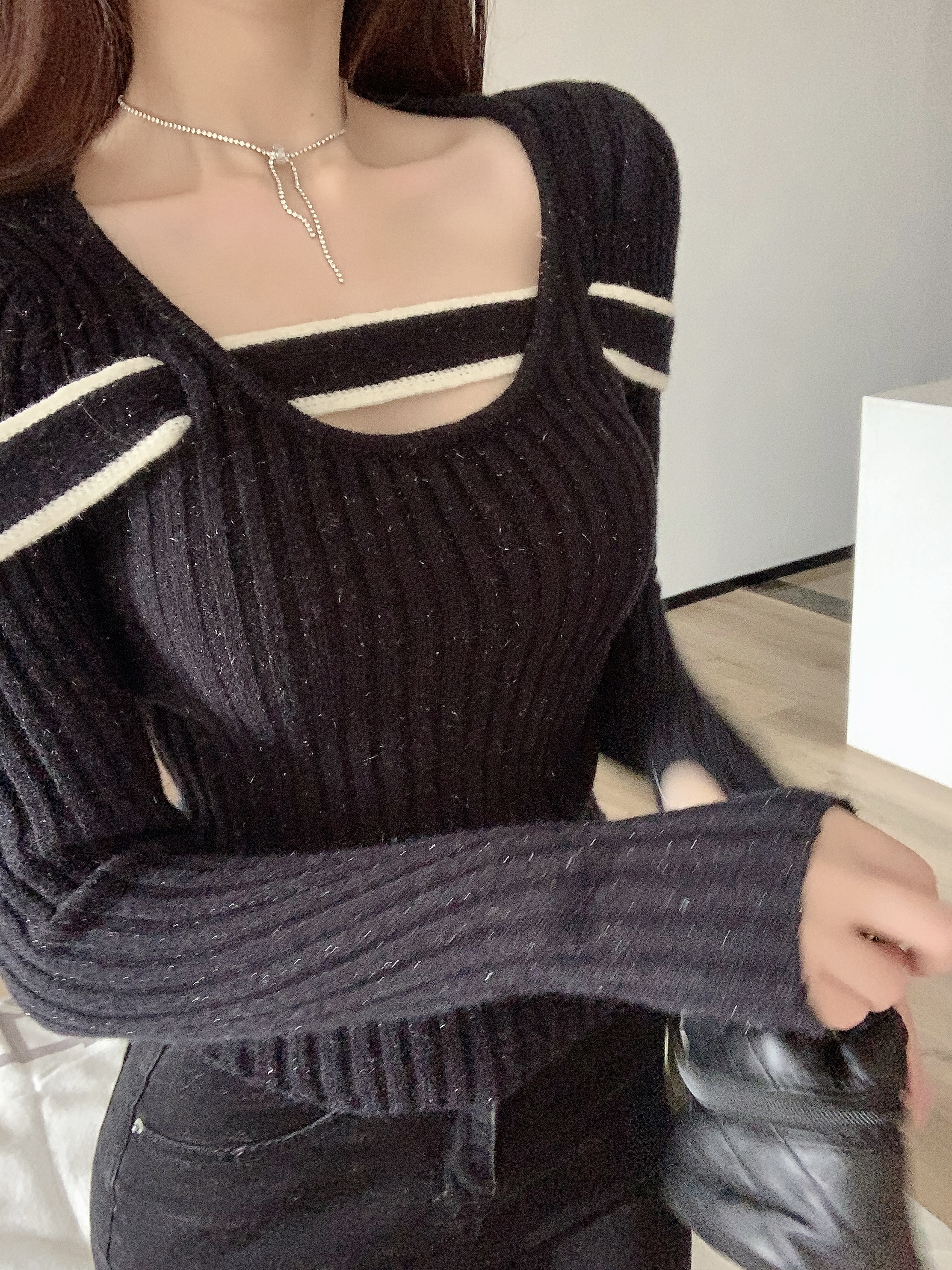 三標齊全~新款撞色掛脖u領針織打底衫女內搭小個子設計感坑條毛衣