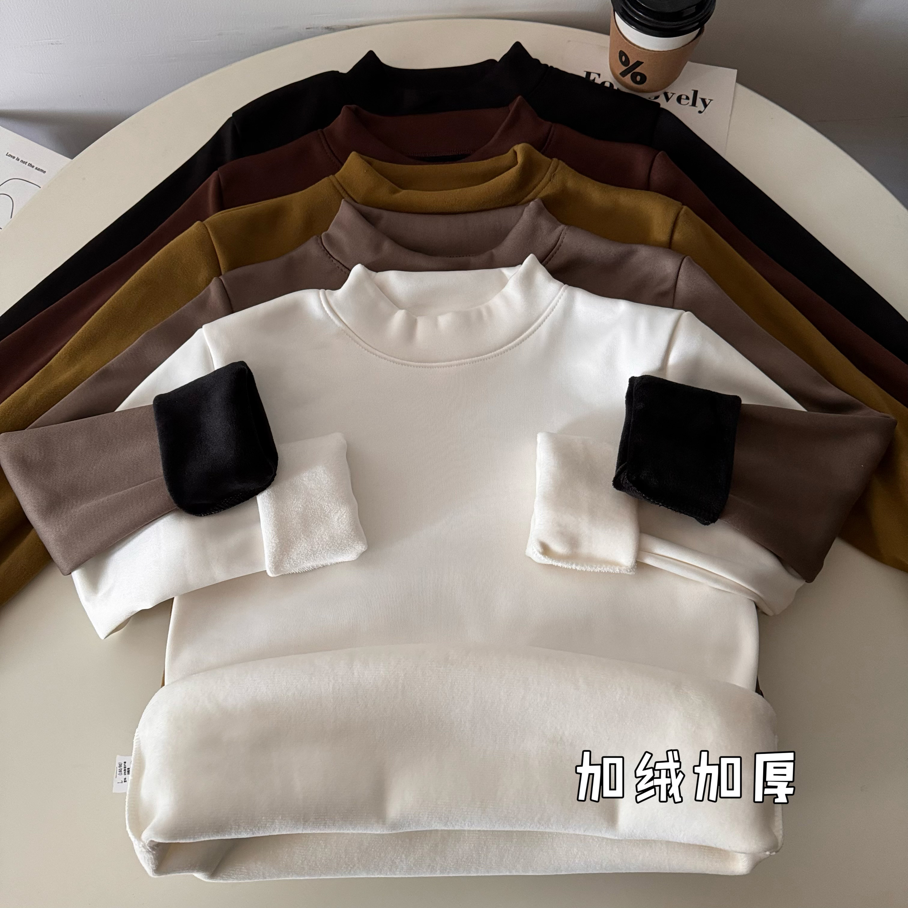 Real shot of thickened velvet and versatile half-high collar T-shirt in winter, simple to wear outside and with solid color bottoming top inside