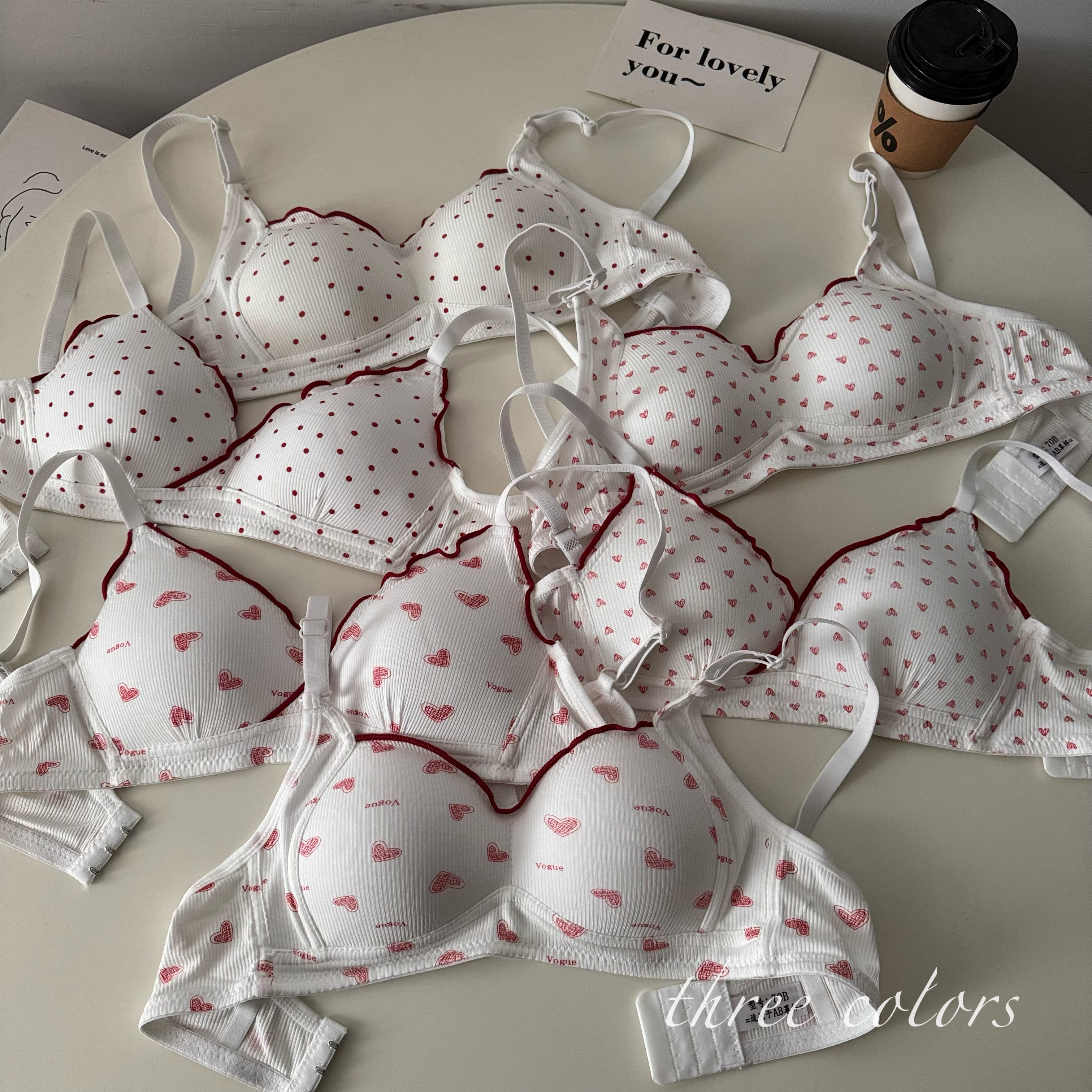Real shot of sweet and loving contrasting edge underwear for schoolgirls with vertical thread triangle cup, comfortable and breathable bra