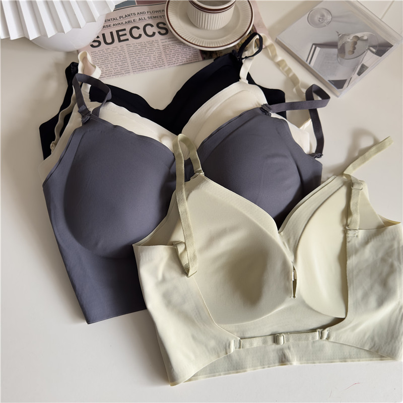 Real shot~Korean style hot girls gather together and wear a sports bra and underwear for a comfortable and beautiful back