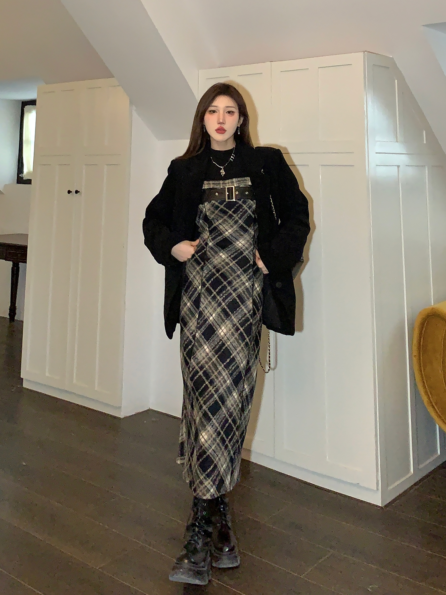 復古時尚格紋毛呢吊帶連衣裙女秋冬季外搭裙子收腰顯瘦中長裙