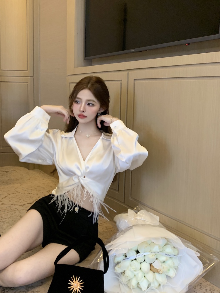實拍 緞面襯衫女秋設計感小眾羽毛短款襯衣長袖上衣