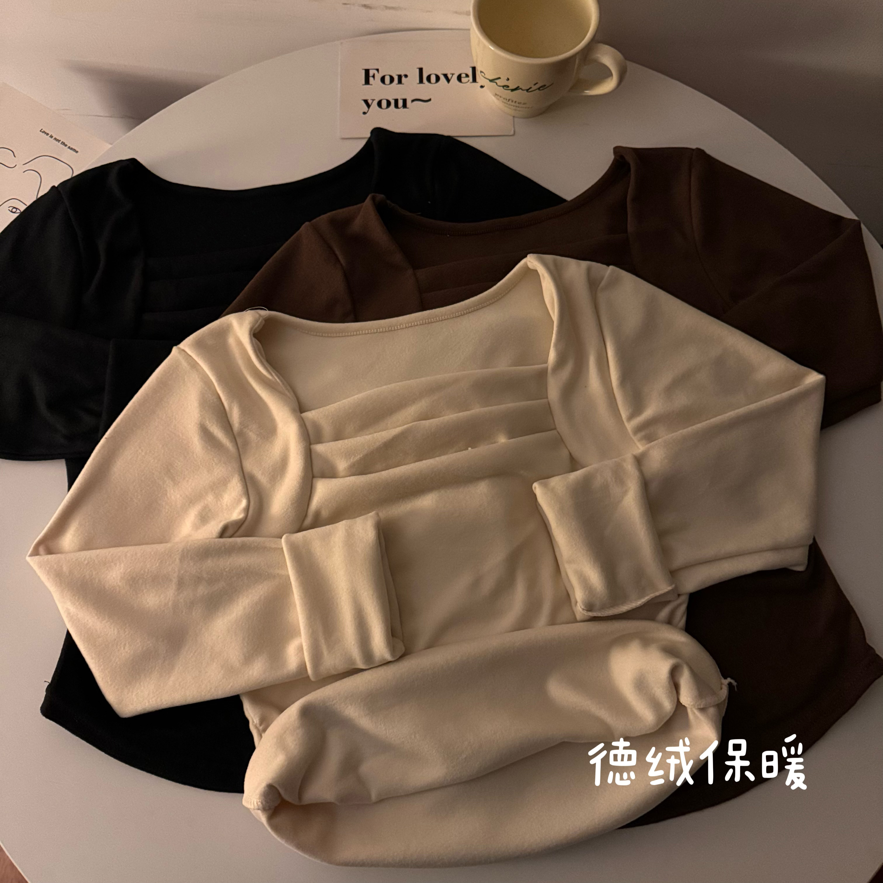Real shot of Maillard square neck long-sleeved T-shirt for women in autumn and winter brushed waist short irregular collarbone top