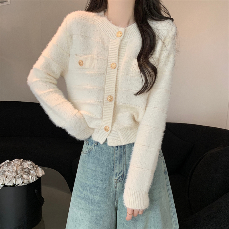 Actual shot of the new Korean style soft and versatile sweater, coat and cardigan