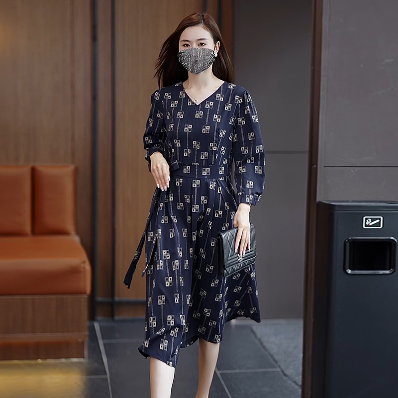 實拍大碼女裝2024年春款高檔印花減齡連衣裙大碼遮肉顯瘦裙子