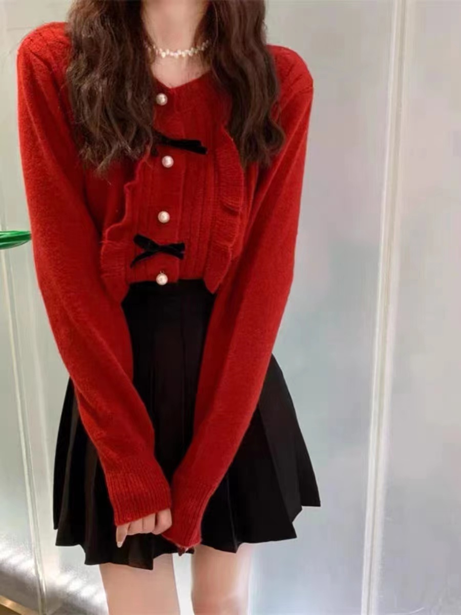 Design niche inner wear sweater ruffled retro pearl sweater women's 2024 spring new top