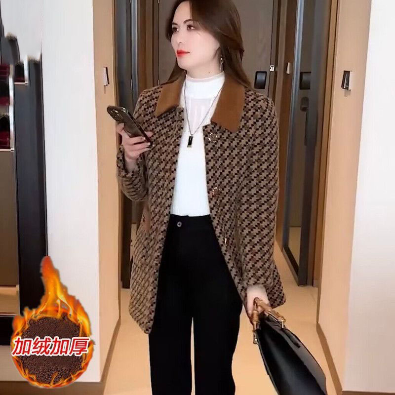 Middle-aged mothers' autumn and winter clothing, mid-length fashionable foreign-style coats, new style, middle-aged and elderly women's outer wear, plaid square collar