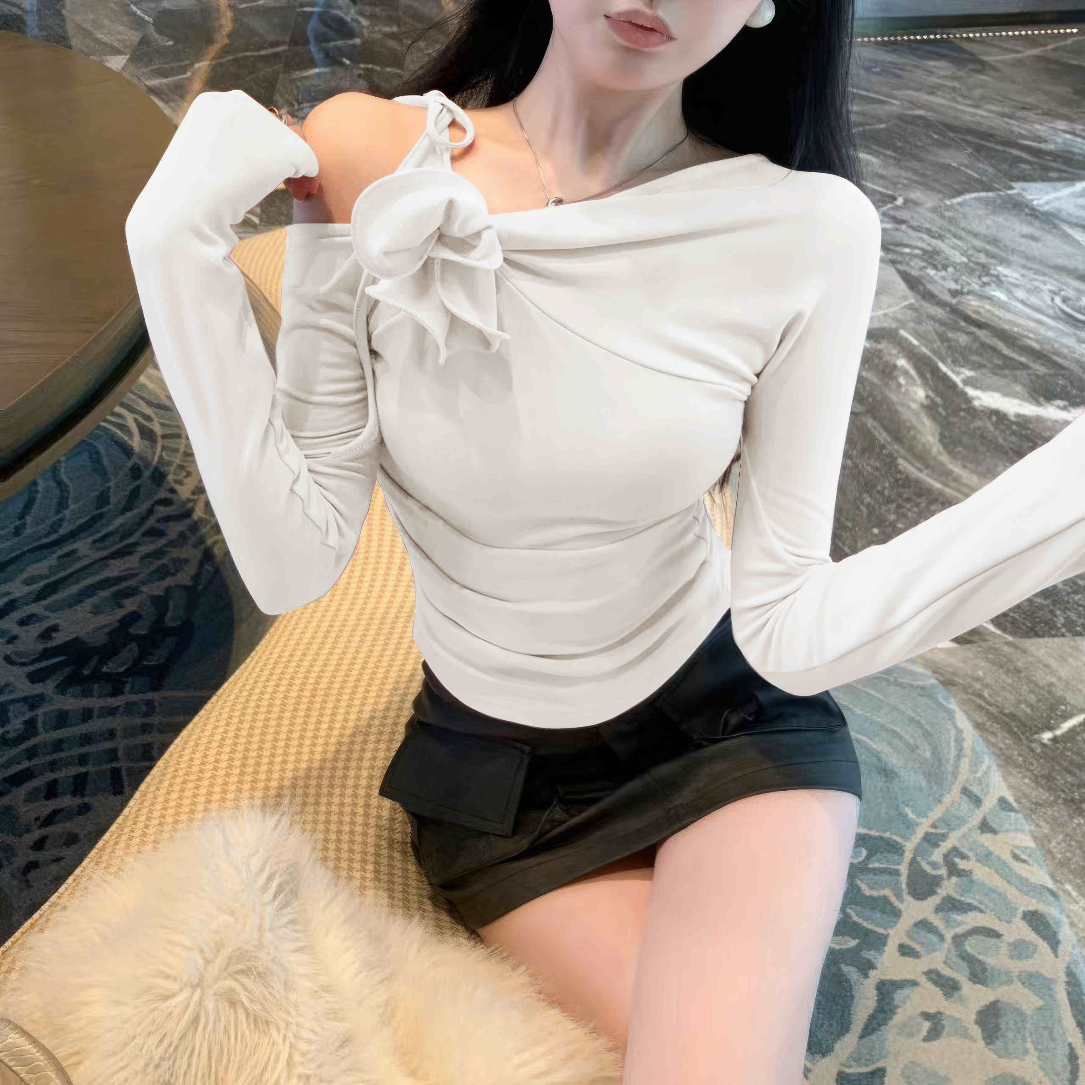 Real shot of pure lust sexy and careful slanted shoulder top with three-dimensional flower design for women with long-sleeved T-shirt