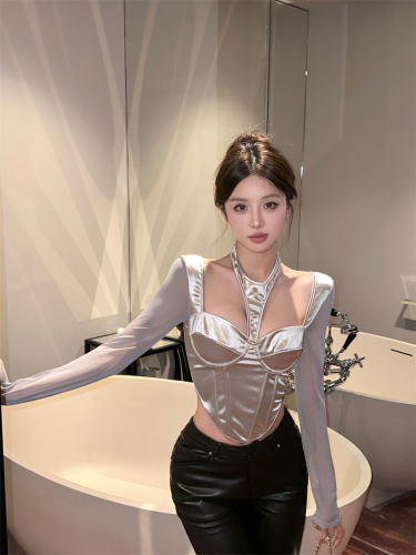 Real shot ~ halterneck low-cut mesh sexy long-sleeved T-shirt with fishbone design silver-gray sparkling short top