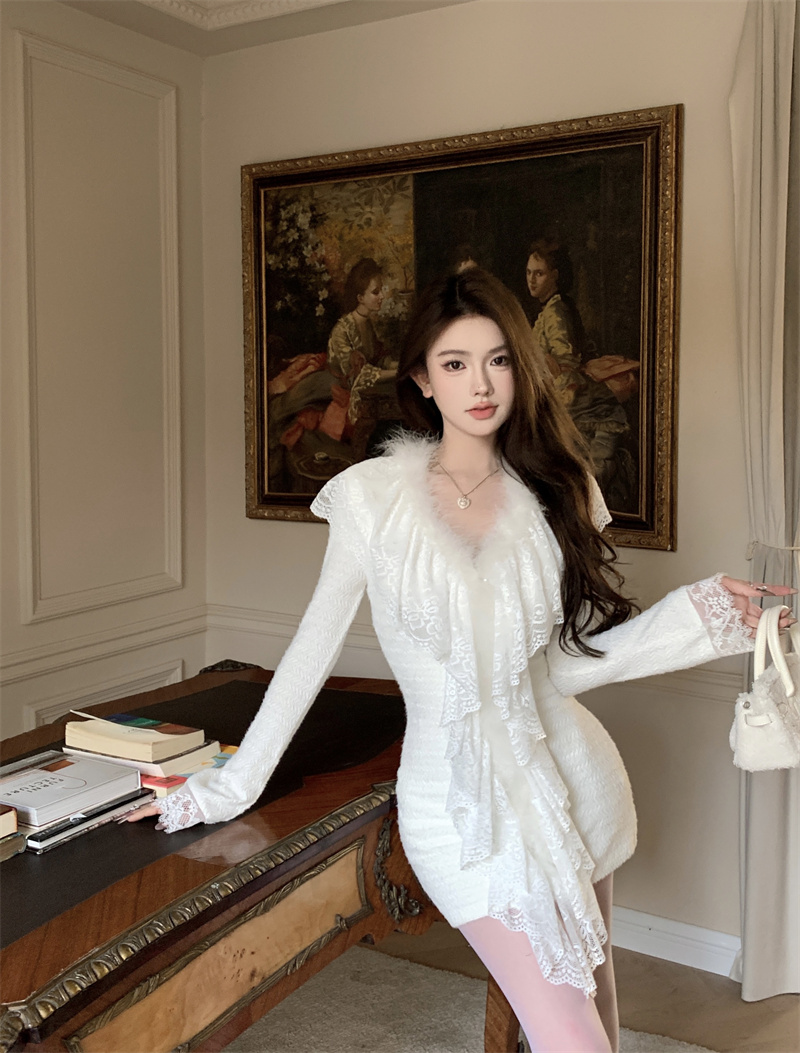 Actual shot of a design with niche temperament, lace and pure lust, white butt-covering skirt worn inside and outside with a dress