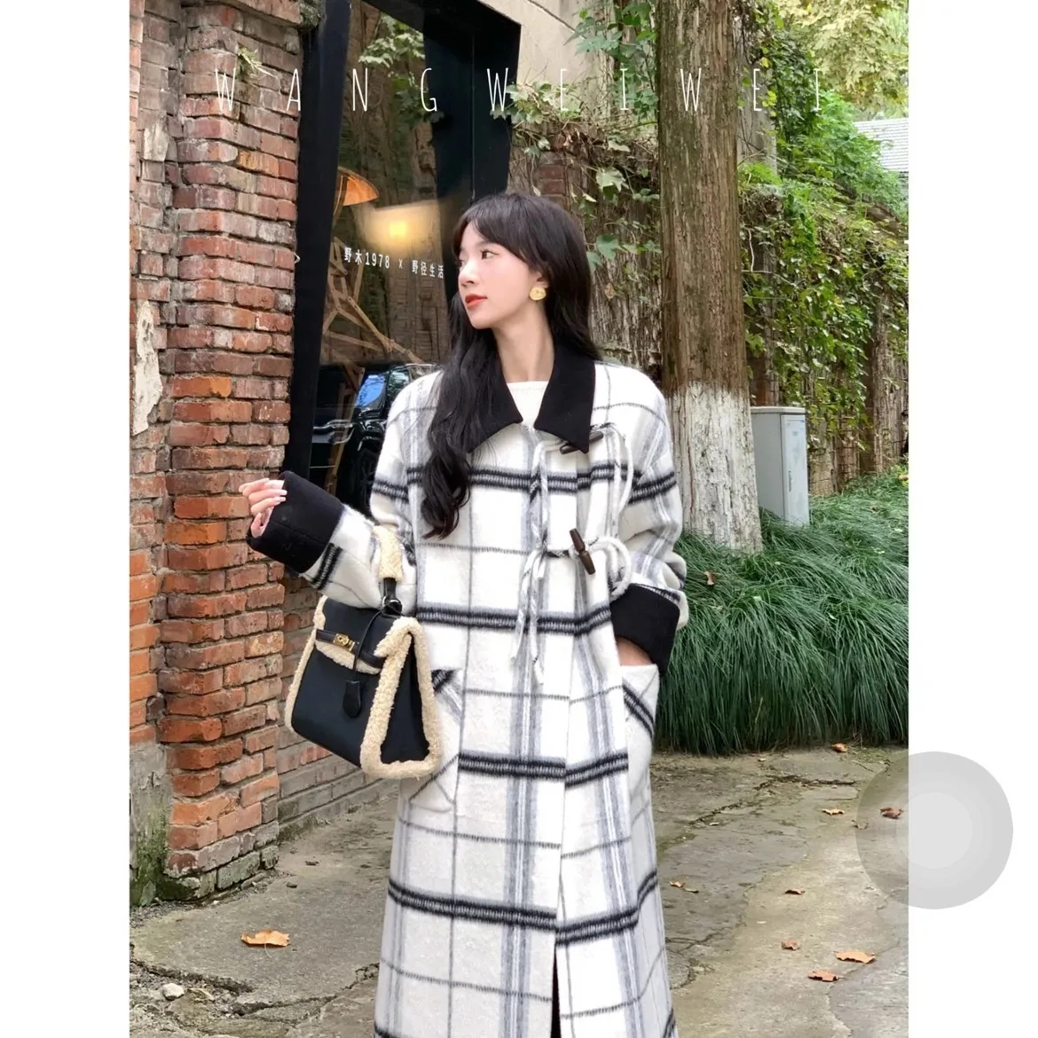 Korean plaid woolen coat for women winter new fashion high-end horn button straight woolen coat for women