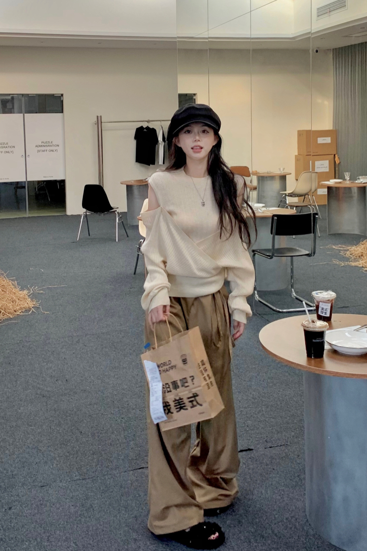 實拍 米杏色設計感蝙蝠袖露肩針織+設計感側邊繫繩西裝休閒褲