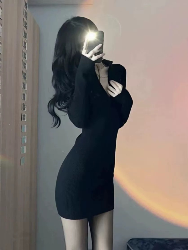 春秋款後媽包臀裙黑色御姐風連衣裙女高級感修身辣妹子打底短裙子