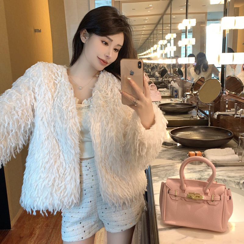 Real shot of new winter tassel braided fur coat for women short fox raccoon fur coat young Haining