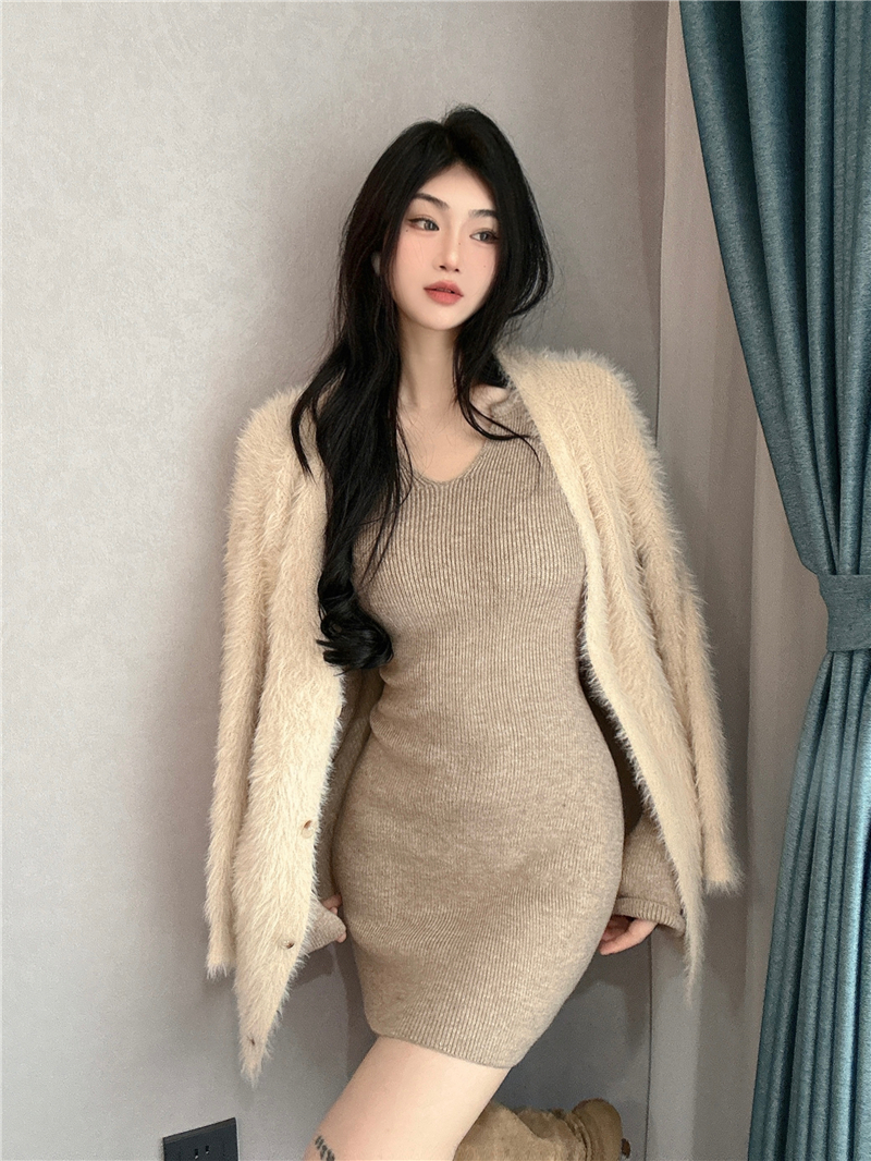 Real shot of winter sexy v-neck knitted dress for women, slim-fitting inner waist and hip-hugging skirt
