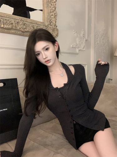 Actual shot of fake two-piece halter neck pure desire multi-button temperament slim long-sleeved slimming bottoming T-shirt top
