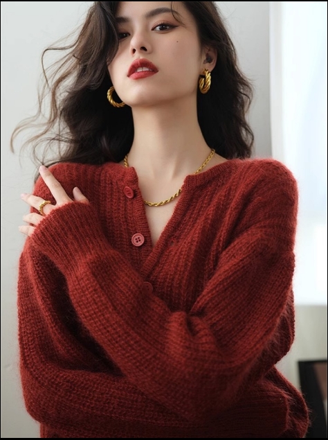 French retro red knitted cardigan for women in autumn and winter, this year's popular Hong Kong style sweater jacket, high-end top