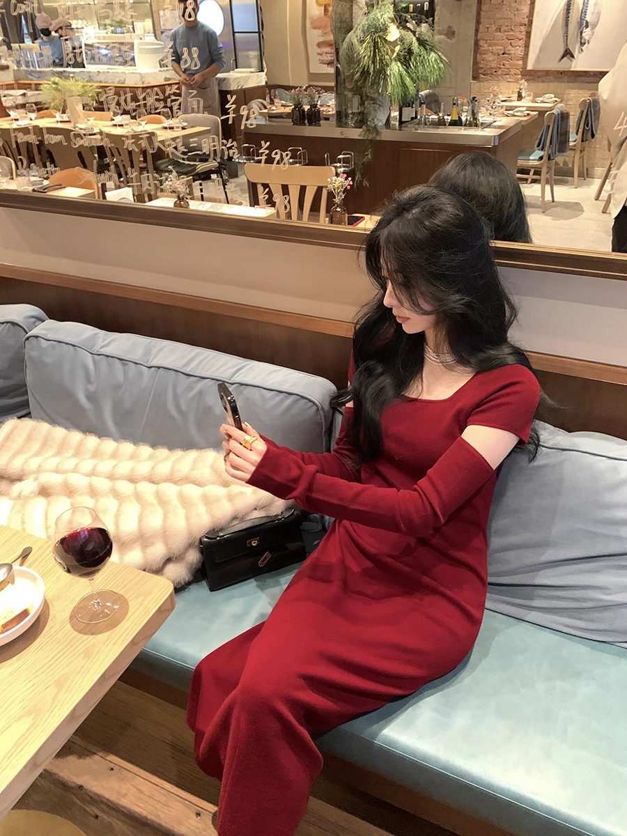 夏詩文 酒心玫瑰 聖誕裙法式復古氣質方領紅色內搭針織連衣裙女冬