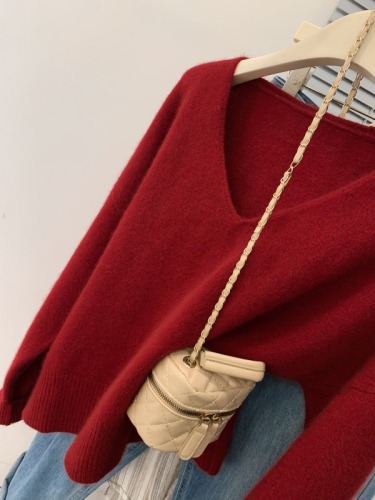 Red New Year v-neck raccoon velvet sweater for women in autumn and winter with base layer lazy style high-end knitted sweater