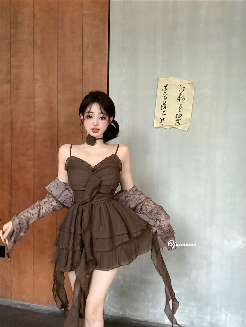 Real shot of "Broken Rose" retro neckband design waist suspender skirt + cardigan