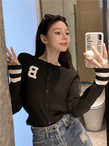 Autumn and winter new Korean contrasting color knitted cardigan women's thin short letter embroidered long-sleeved knitted cardigan