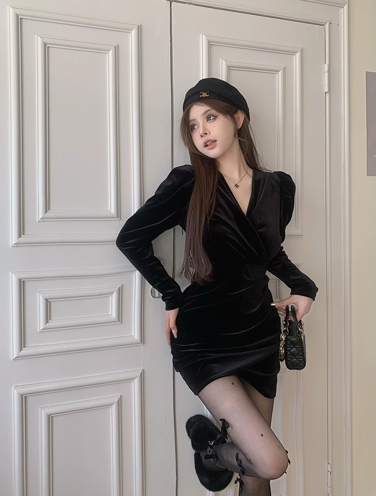 Real shot of sexy cross pleated V-neck irregular velvet long-sleeved slim hip-hugging dress for women