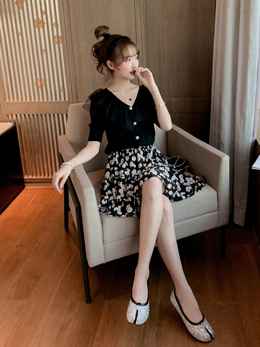 Light and sophisticated style v-neck knitted cardigan for women's spring new style romantic French mesh stitching sweet top