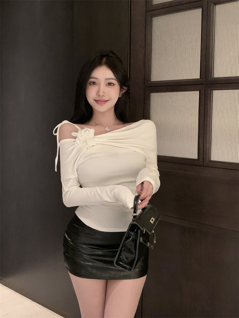 Actual shot of pure lust sexy slanted shoulder top with three-dimensional flower design for women with long-sleeved T-shirt in winter
