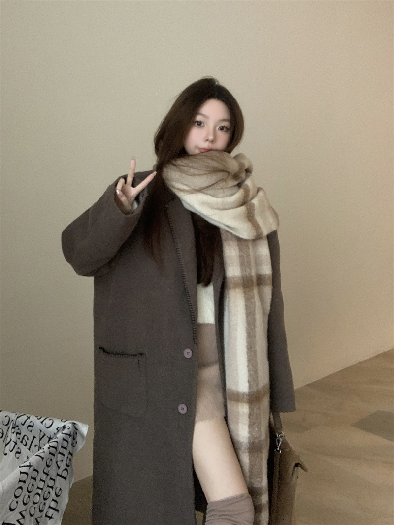 Actual shot Korean retro student scarf thickened to keep warm and cold-proof high-end western style plaid scarf imitation cashmere