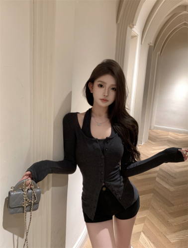 Actual shot of fake two-piece halter neck pure desire multi-button temperament slim long-sleeved slimming bottoming T-shirt top
